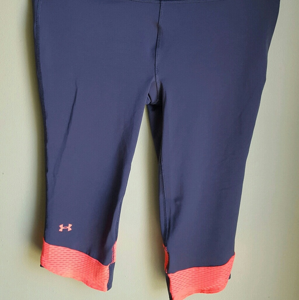 UnderArmor crop workout pants